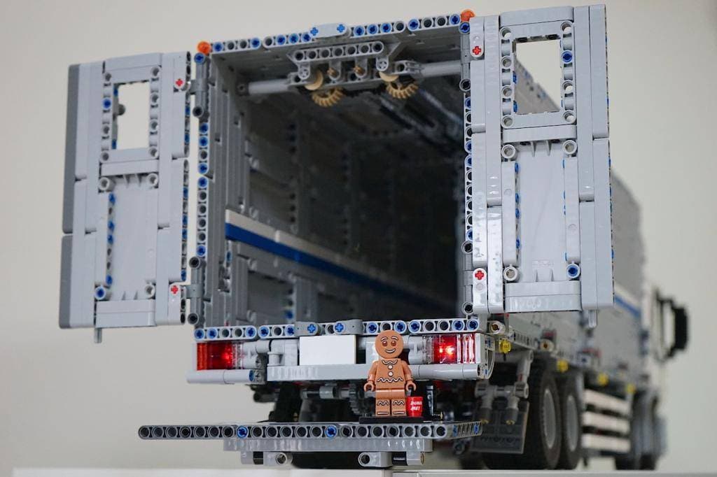 Remote Controlled Cargo Truck 4380pcs