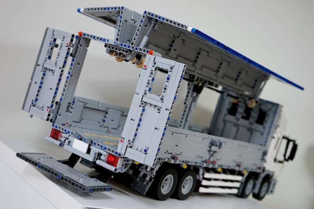 Remote Controlled Cargo Truck 4380pcs